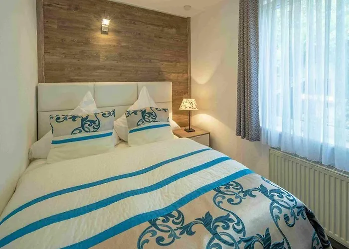 Maarpanorama In Het Maarberg Schalkenmehren