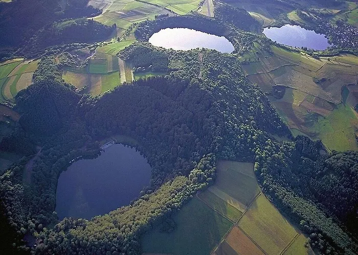 Maarpanorama In Het Maarberg Schalkenmehren